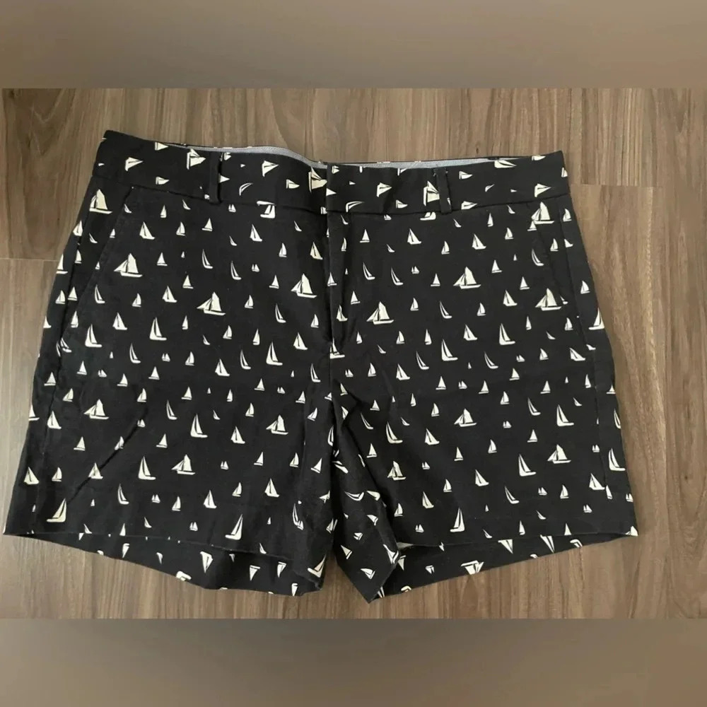 Banana Republic Shorts Blue & White Sailboat Sailing Nautical Size 14